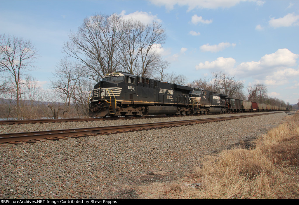 NS 8162 leads train 593 west
